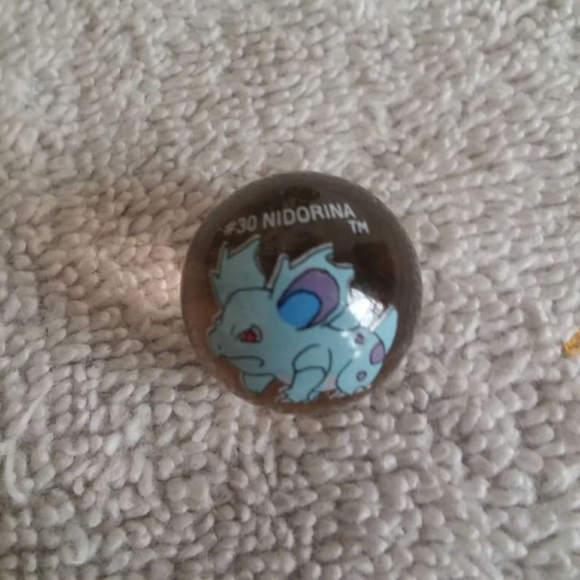 Pokemon marbles #30 Nidorina on light peach clear glass base shooter - Picture 4 of 4